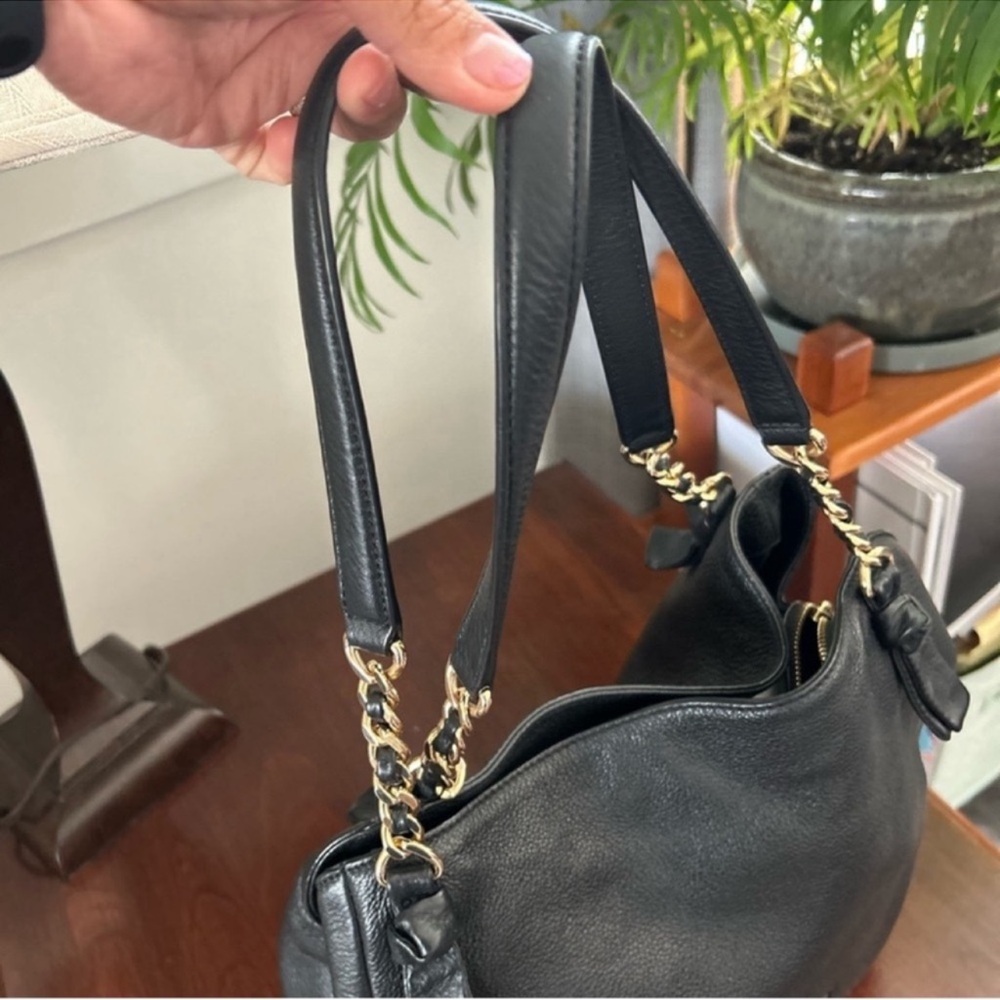 Tory Burch Black Leather Shoulder Bag with Gold Chain - Picture 11 of 12
